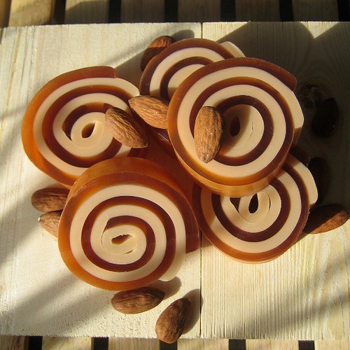 Spirála_hořká mandle